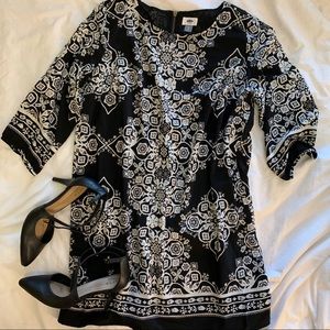 Black and white printed shift dress